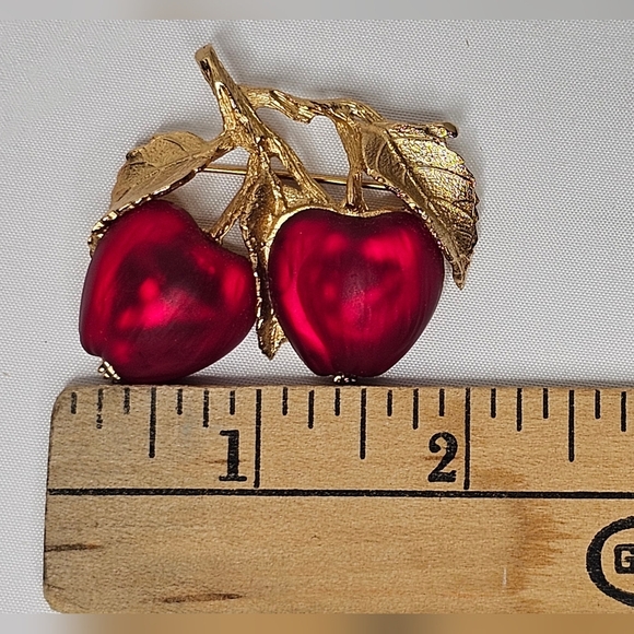 RARE Vintage Napier Red Jelly Apple Brooch Deep Red Double Fruit Brooch Pin - Picture 5 of 6